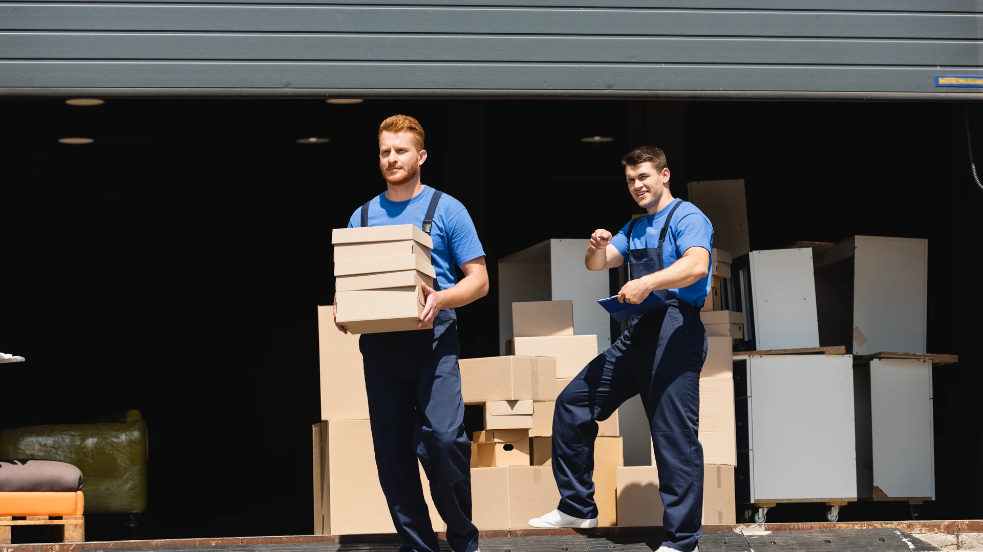 Professionelles Umzugsteam bei der Arbeit